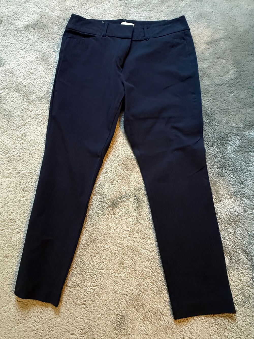 LOFT Outlet. Woman’s Navy cropped Pants